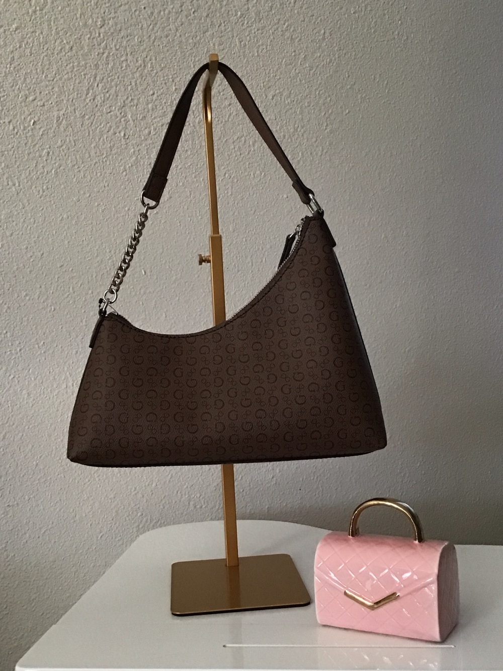 GUESS Brown Monogram Shoulder Bag with Chain-Detail Strap - Picture 3 of 5